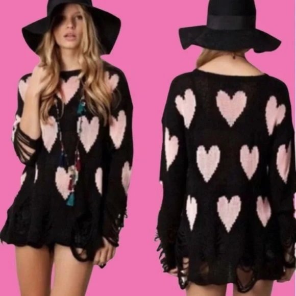 💥ICONIC💥WILDFOX All Over LOVE Distressed Lennon Sweater in Black & Pink - Picture 2 of 13